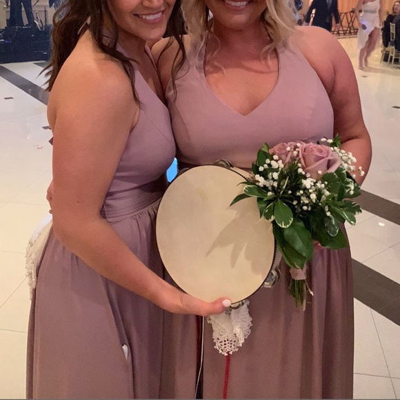 Vera Wang V-neck halter gown with slit - Picture 3 of 6